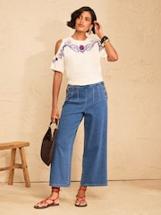 Love & Roses Cold Shoulder Embroidered T-Shirt - 画像 3 / 4
