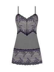 قميص نوم Embrace Lace من Wacoal - صورة 4 من 4