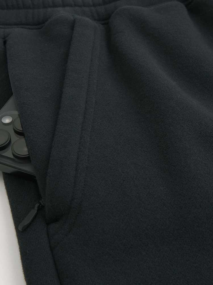 Zwart - Hollister Mid-Thigh Fleece Shorts - Afbeelding 2 van 2 Zwart - Hollister Mid-Thigh Fleece Shorts - Afbeelding 2 van 2