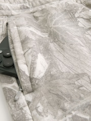 Hollister White Baggy Above-The-Knee Fleece Shorts - Image 4 of 5