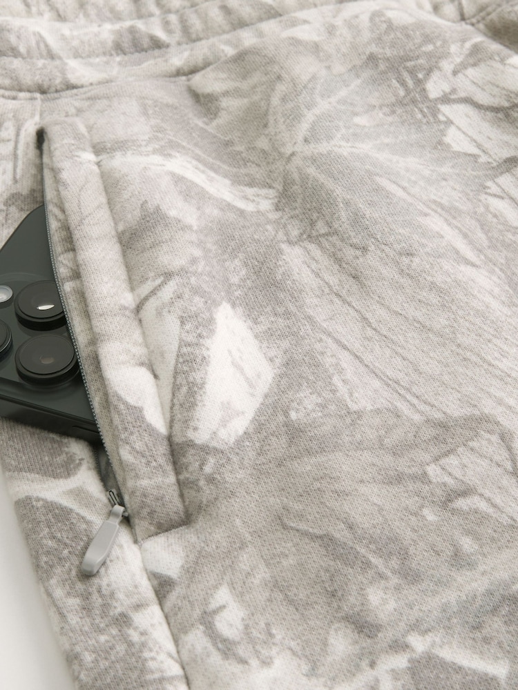 Hollister White Baggy Above-The-Knee Fleece Shorts - Image 5 of 5