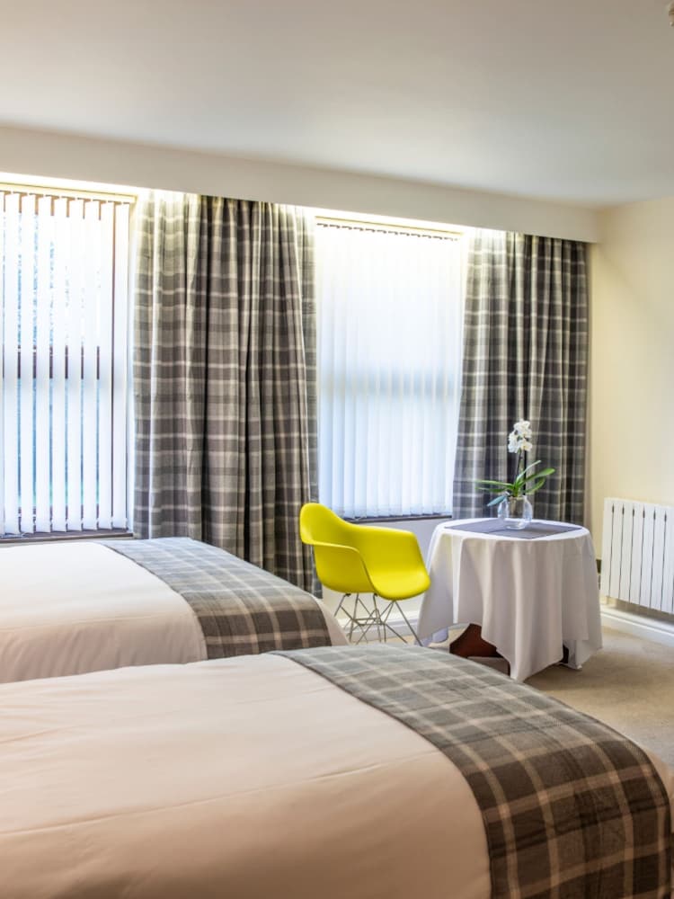 RED LETTER DAYS Overnight Country Escape with Dinner for Two Gift Experience - Image 2 of 4