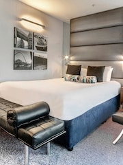 RED LETTER DAYS One Night Break with Bubbly at Sandman Signature Hotel Gift Experience - Image 2 of 4