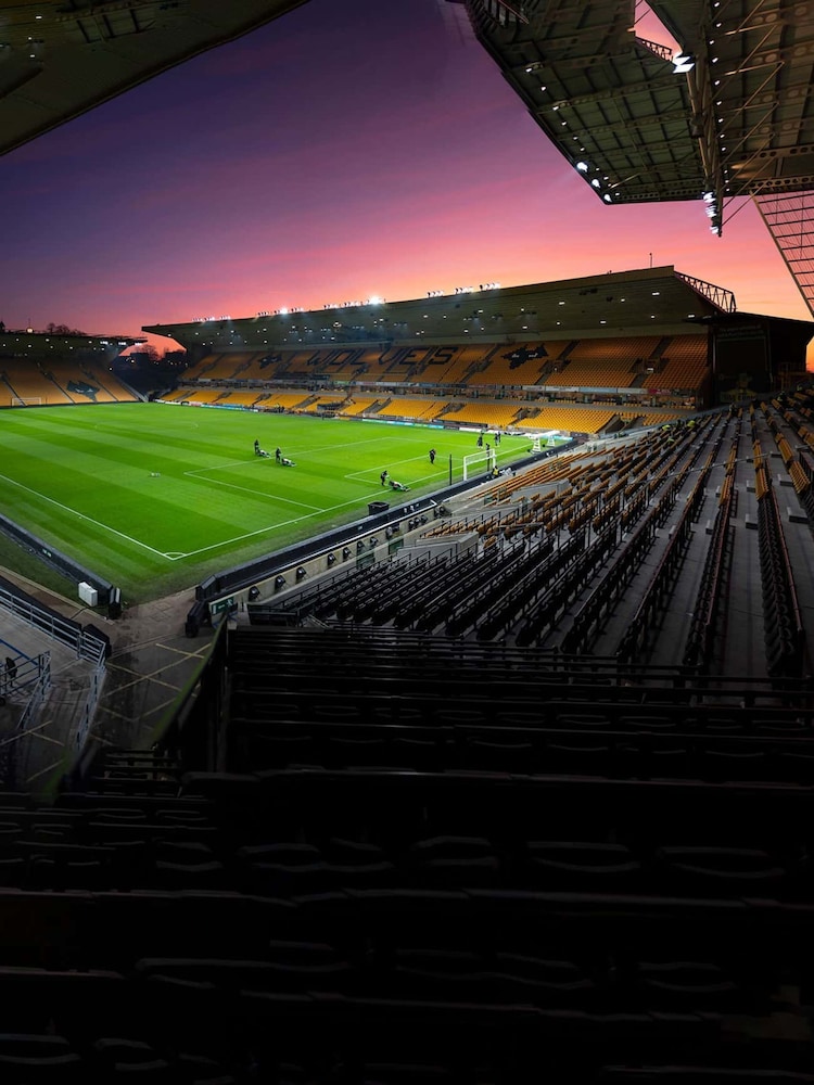 RED LETTER DAYS Molineux Stadium Tour for Two Gift Experience - Image 2 of 4