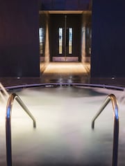RED LETTER DAYS Evening Spa Chillout With Fizz For Two At Lifehouse Spa And Hotel Gift Experience - Image 4 of 4