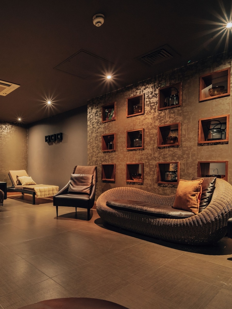 RED LETTER DAYS Macdonald Hotel Weekday Morning Retreat Spa Day with 25 Minute Treatment for Two Gift Experience - Image 4 of 4