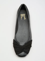 Itim na Pekeng Katad / Pinaghalong Suede - Mga Kaibigang Tulad Ng Mga Twist Detail Round Toe Flat Ballerina Pump Shoes - Larawan 1 ng 4