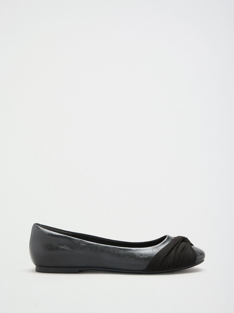 Itim na Pekeng Katad / Pinaghalong Suede - Mga Kaibigang Tulad Ng Mga Twist Detail Round Toe Flat Ballerina Pump Shoes - Larawan 2 ng 4