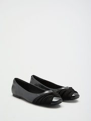 Itim na Pekeng Katad / Pinaghalong Suede - Mga Kaibigang Tulad Ng Mga Twist Detail Round Toe Flat Ballerina Pump Shoes - Larawan 3 ng 4