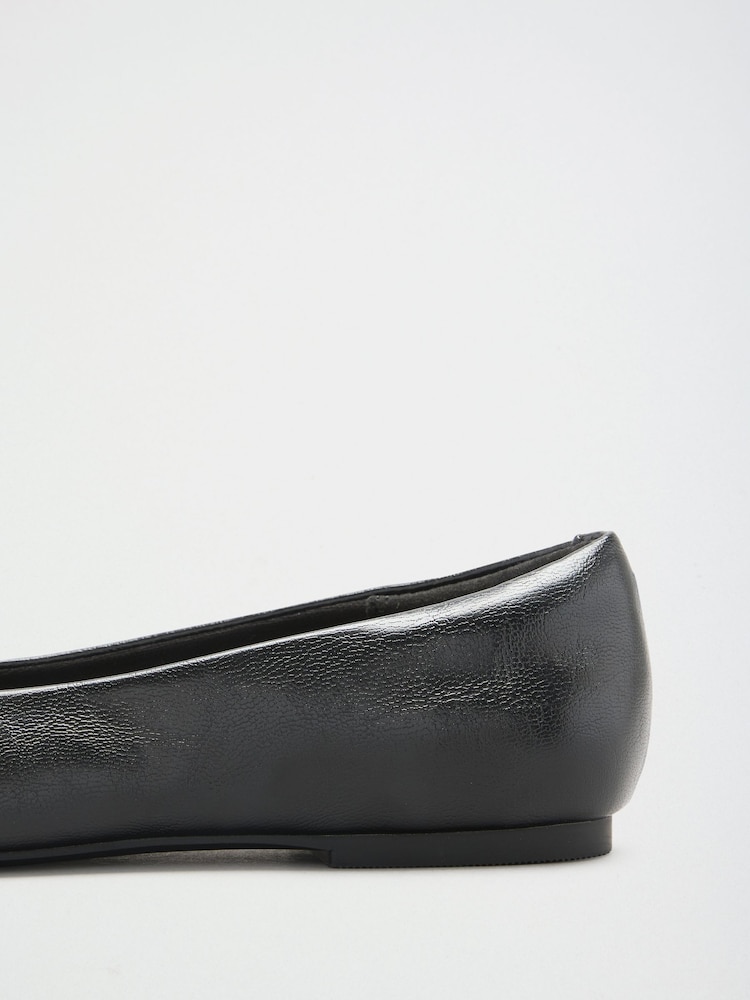 Friends Like These Black Faux Leather / Suede Mix Standard Fit Twist Detail Round Toe Flat Ballerina Pump Shoes - Image 5 of 5 Friends Like These Black Faux Leather / Suede Mix Standard Fit Twist Detail Round Toe Flat Ballerina Pump Shoes - Image 5 of 5