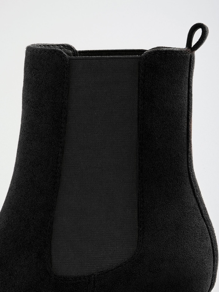 Noir - Friends Like These Bottes à la cheville à talons mi-hauts en faux daim à bout ciselé - Image 5 de 5 Noir - Friends Like These Bottes à la cheville à talons mi-hauts en faux daim à bout ciselé - Image 5 de 5