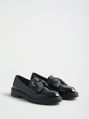 Friends Like These Faux Leather Patent Bow Trim Chunky Loafers - Larawan 3 ng 4