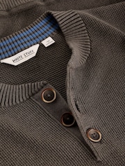 שחור - White Stuff סוודר עם פאנל כפתורים בצווארון, דגם Attadale - תמונה 6 מתוך 6