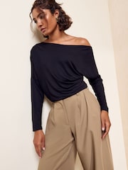 ブラック - Friends Like These Off Shoulder Long Sleeve Jersey Top - 画像 4 / 5