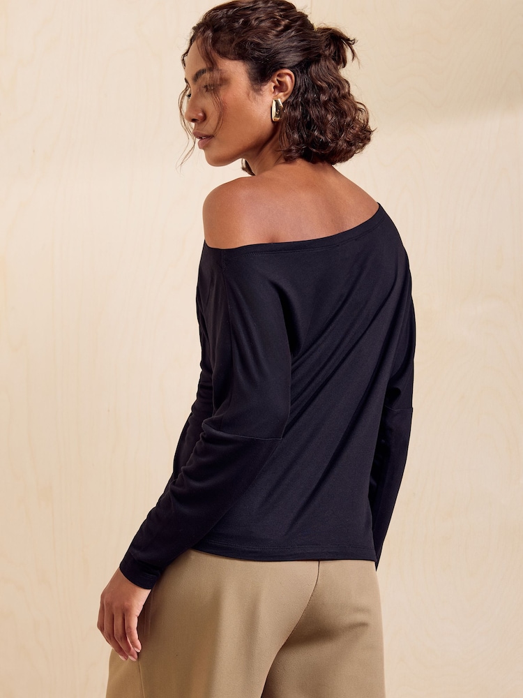 ブラック - Friends Like These Off Shoulder Long Sleeve Jersey Top - 画像 5 / 5