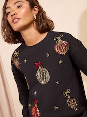 Negro - Friends Like These Christmas Graphic Sweatshirt - Imagen 2 de 5