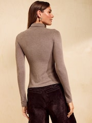 中性色 - Friends Like These Jersey Roll Neck Top - 图片5 / 5