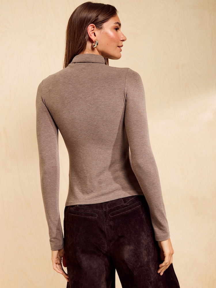 中性色 - Friends Like These Jersey Roll Neck Top - 图片5 / 5