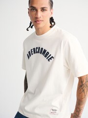 Bianco - Abercrombie & Fitch Logo Short Sleeve Crew Neck T-Shirt - Immagine 1 di 8