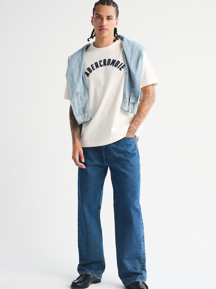 Bianco - Abercrombie & Fitch Logo Short Sleeve Crew Neck T-Shirt - Immagine 2 di 8