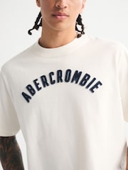 Bianco - Abercrombie & Fitch Logo Short Sleeve Crew Neck T-Shirt - Immagine 4 di 8