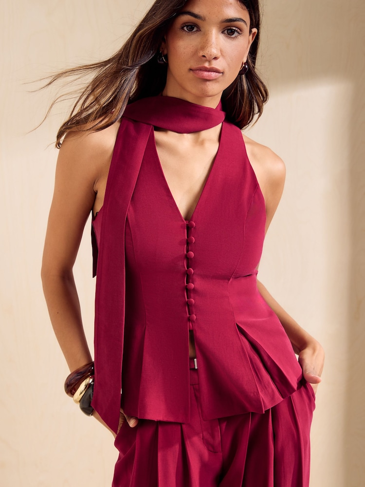Beerenrot - Friends Like These Tailored Scarf Neck Waistcoat - Bild 1 von 5 Beerenrot - Friends Like These Tailored Scarf Neck Waistcoat - Bild 1 von 5