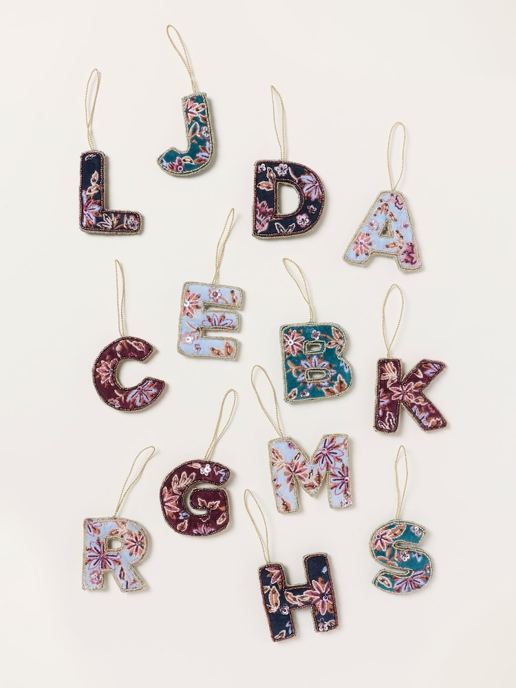 Decoración navideña bordada con el Alphabet de FATFACE - Imagen 2 de 3 Decoración navideña bordada con el Alphabet de FATFACE - Imagen 2 de 3