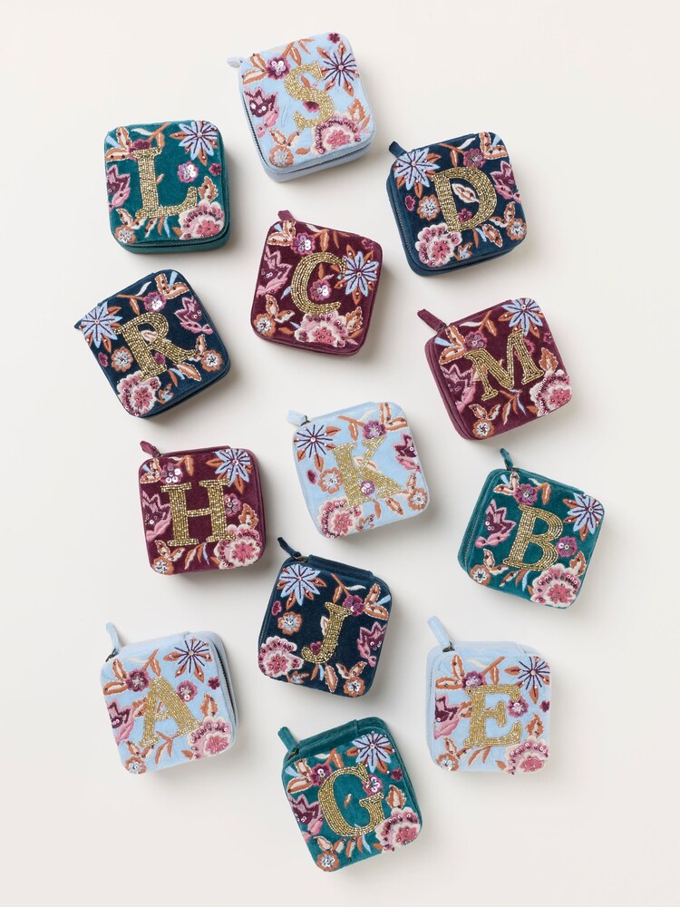 FatFace Alphabet Embroidered Jewellery Box - Image 1 de 3 FatFace Alphabet Embroidered Jewellery Box - Image 1 de 3