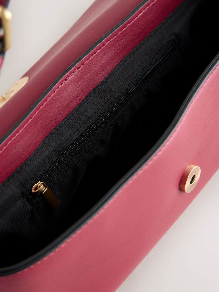 Red Elongated Shoulder Bag - Image 4 of 4 Red Elongated Shoulder Bag - Image 4 of 4