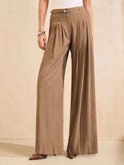 Mokkabraun - Friends Like These Belted Pleat Wide Leg Trousers - Bild 2 von 6