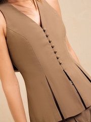 Mokkabraun - Friends Like These Tailored Scarf Neck Waistcoat - Bild 4 von 6