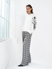 French Connection Patrice Džemper sa cvetnim vezenim rukavima - Slika 7 od 8