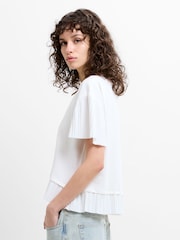 French Connection Rallie Plisse Trim T- Shirt - תמונה 2 מתוך 5