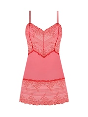 أحمر - قميص نوم Embrace Lace من Wacoal - صورة 5 من 5