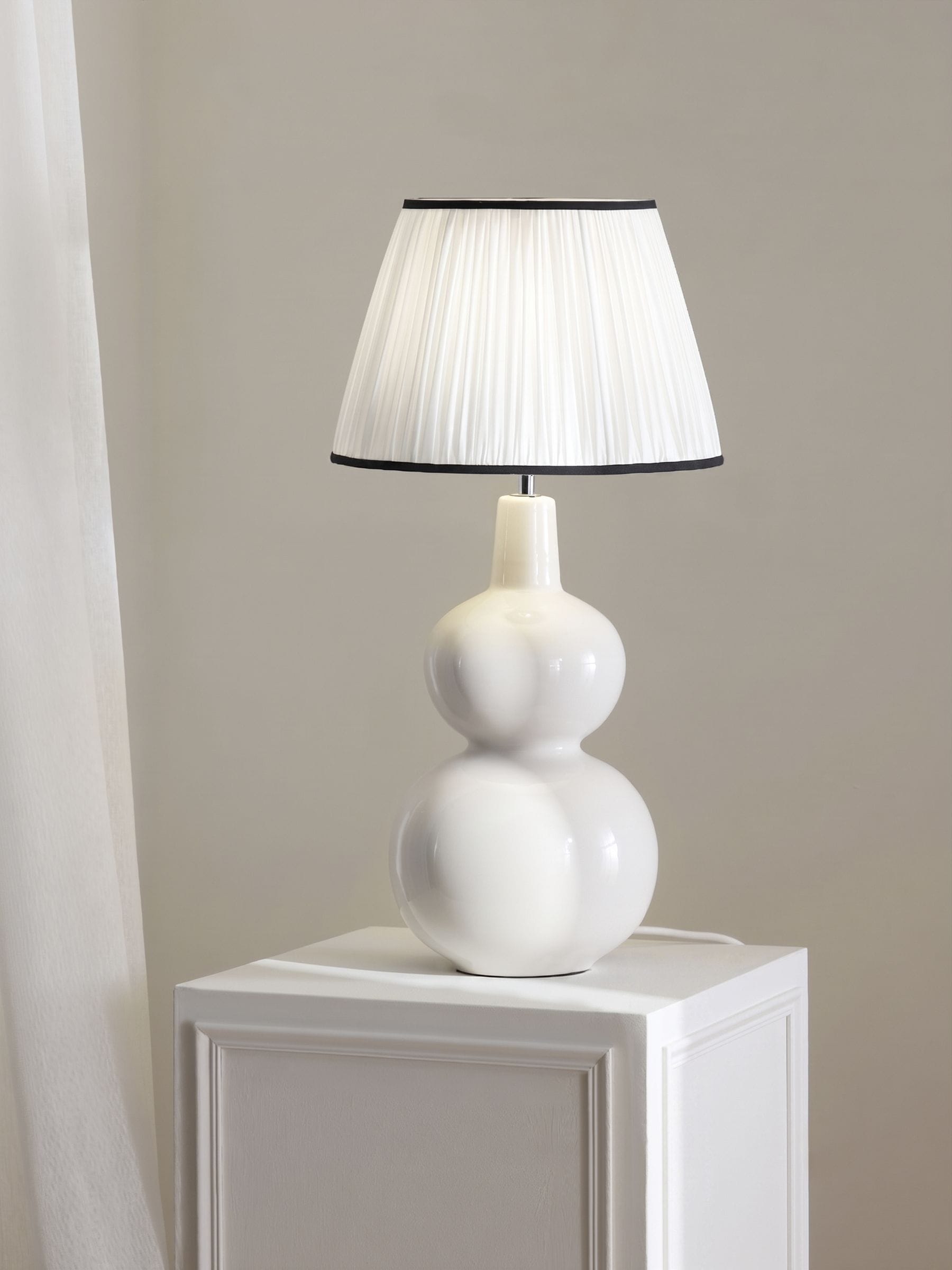 White and Black Plain Pleat Pleated Lamp Shade