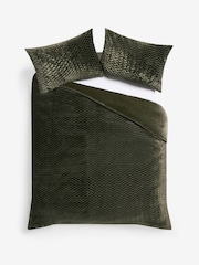 Green Stripe Textured Fleece Bedding Duvet Cover and Pillowcase Set - Image 4 of 4