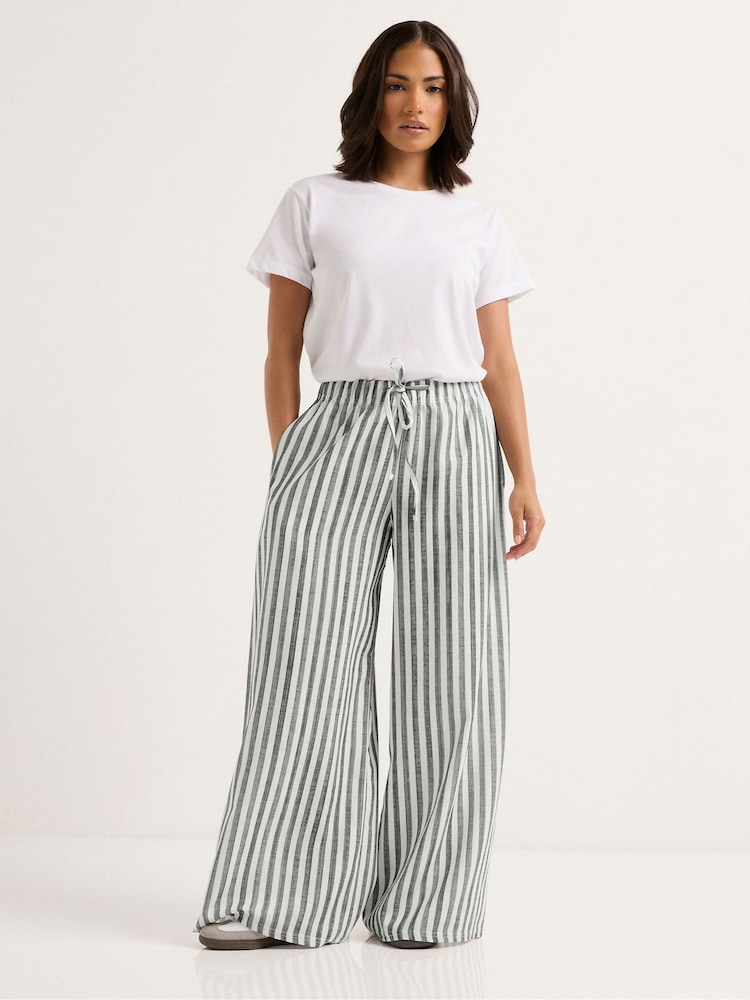 بنطلون مخطط برجل واسعة للأحجام الصغيرة من PixieGirl - صورة 1 من 5