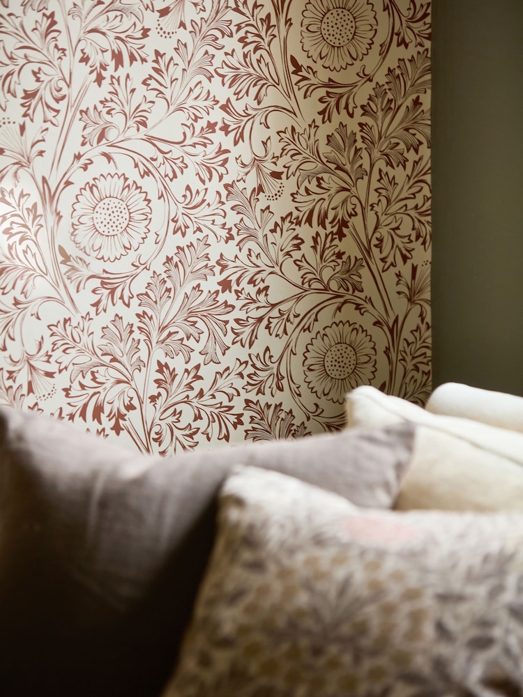 Morris & Co Flax Madder Chamomile Unfinished Works 10M Wallpaper - Image 5 of 5