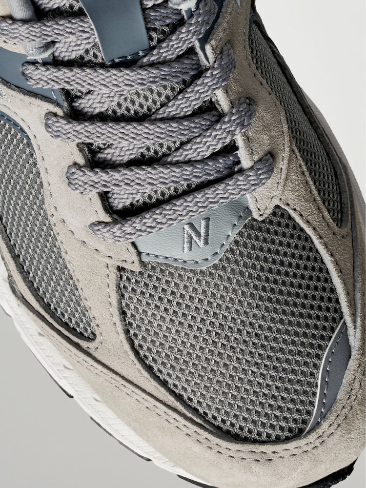 New Balance Grey 2002 Trainers - Image 13 of 13
