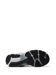 New Balance Grey 2002 Trainers - Image 8 of 13