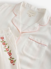 طقم بيجامة شورت مطرَّز Romilly من Laura Ashley - Image 10 of 12