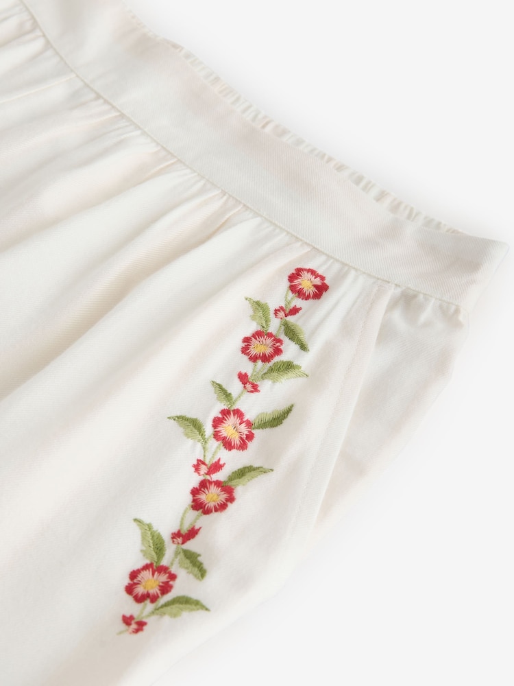 طقم بيجامة شورت مطرَّز Romilly من Laura Ashley - Image 12 of 12
