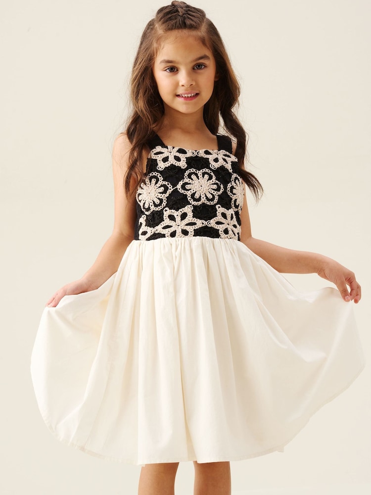 Angel & Rocket Sabrina Ecru Floral Crochet Dress - 画像 1 / 3