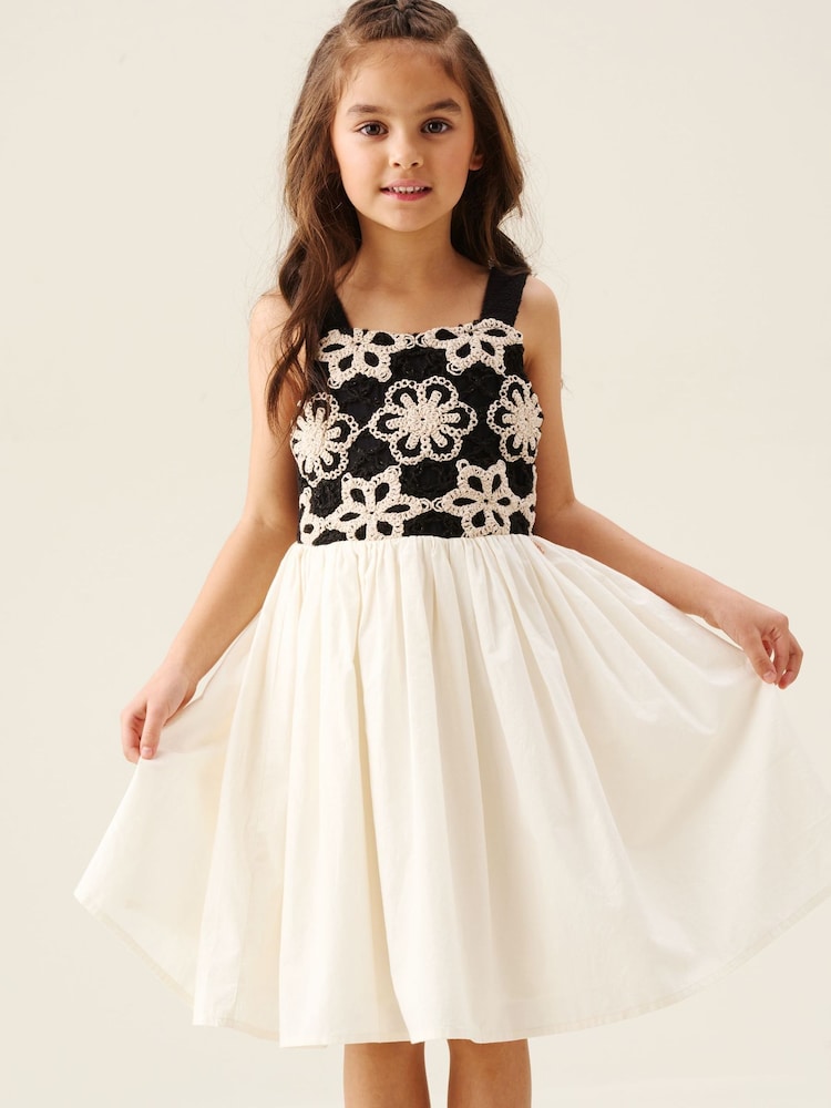 Angel & Rocket Sabrina Ecru Floral Crochet Dress - 画像 2 / 3