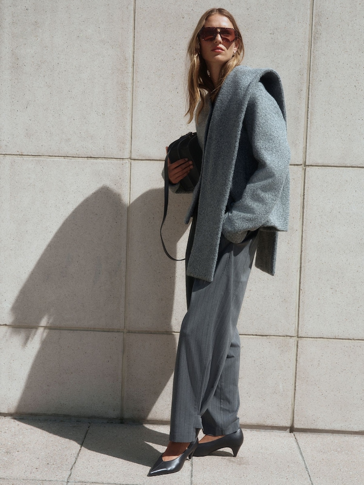 Raya diplomática gris - Barrel Leg Trousers with Button Hem - Imagen 2 de 6 Raya diplomática gris - Barrel Leg Trousers with Button Hem - Imagen 2 de 6
