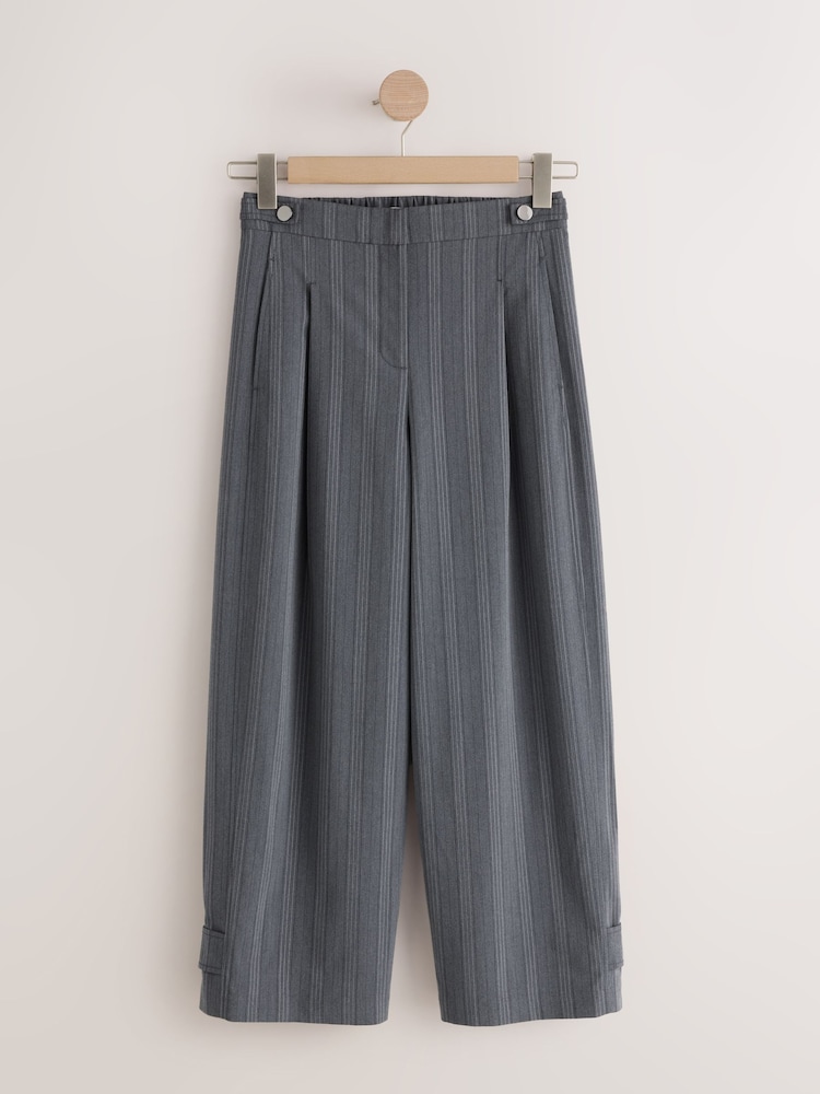 Raya diplomática gris - Barrel Leg Trousers with Button Hem - Imagen 6 de 6 Raya diplomática gris - Barrel Leg Trousers with Button Hem - Imagen 6 de 6