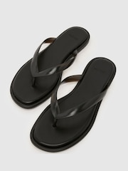 Schuh Truffle Toe Post Sandals - תמונה 3 מתוך 4