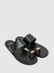 Negru - Schuh Thyme Metal Toe Loop Sandal - Imaginea 1 din 4