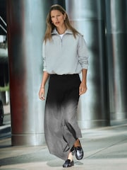פסים דקיקים בצבע אפור - Asymmetric Hem Midi Skirt - תמונה 1 מתוך 8