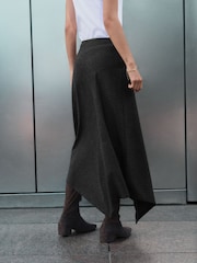 פסים דקיקים בצבע אפור - Asymmetric Hem Midi Skirt - תמונה 4 מתוך 8